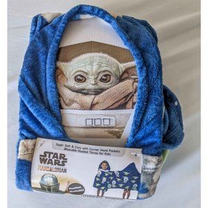 Star Wars Mandalorian Hooded Throw for Kids - soft and cozy  (30" x 50")